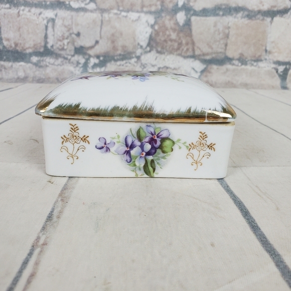 Vintage Shafford Handpainted Cigarette Box  with 2 Ashtrays Violets Gold Gild - Picture 4 of 13
